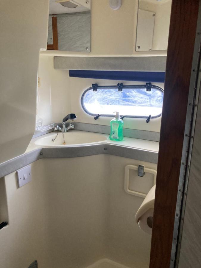 ホテル Luxury Boat チャーツィー エクステリア 写真
